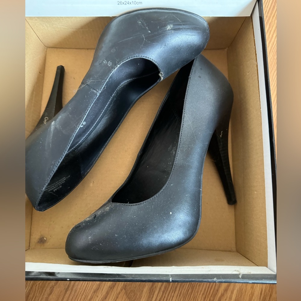 Women’s used heels 8.5